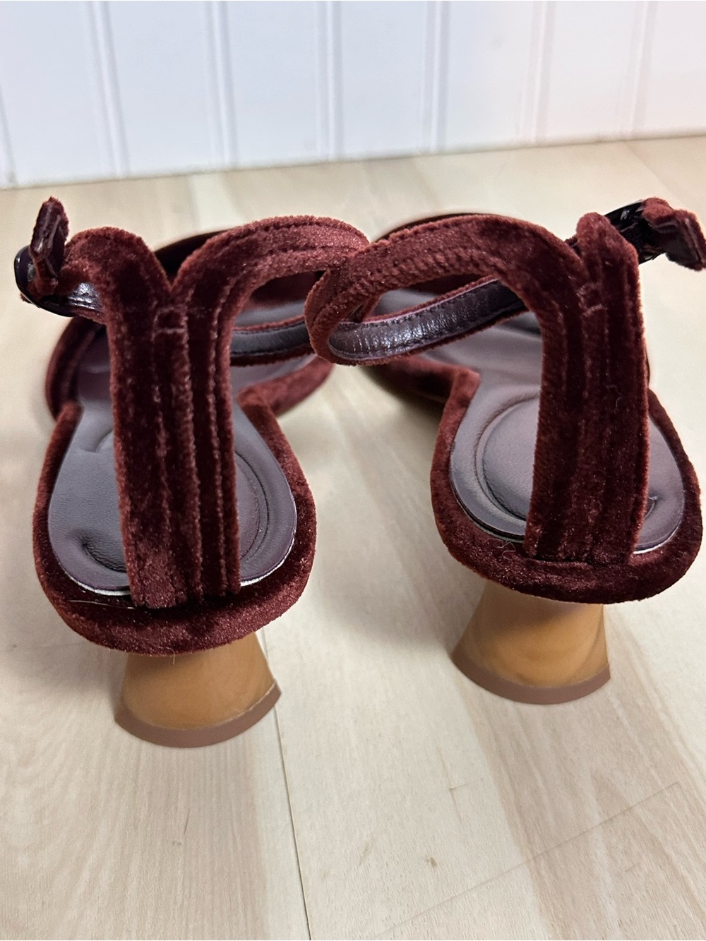 Vince Prue City Kitten Heel Sandal in Pinot Velvet 8.5 M - Picture 11 of 14